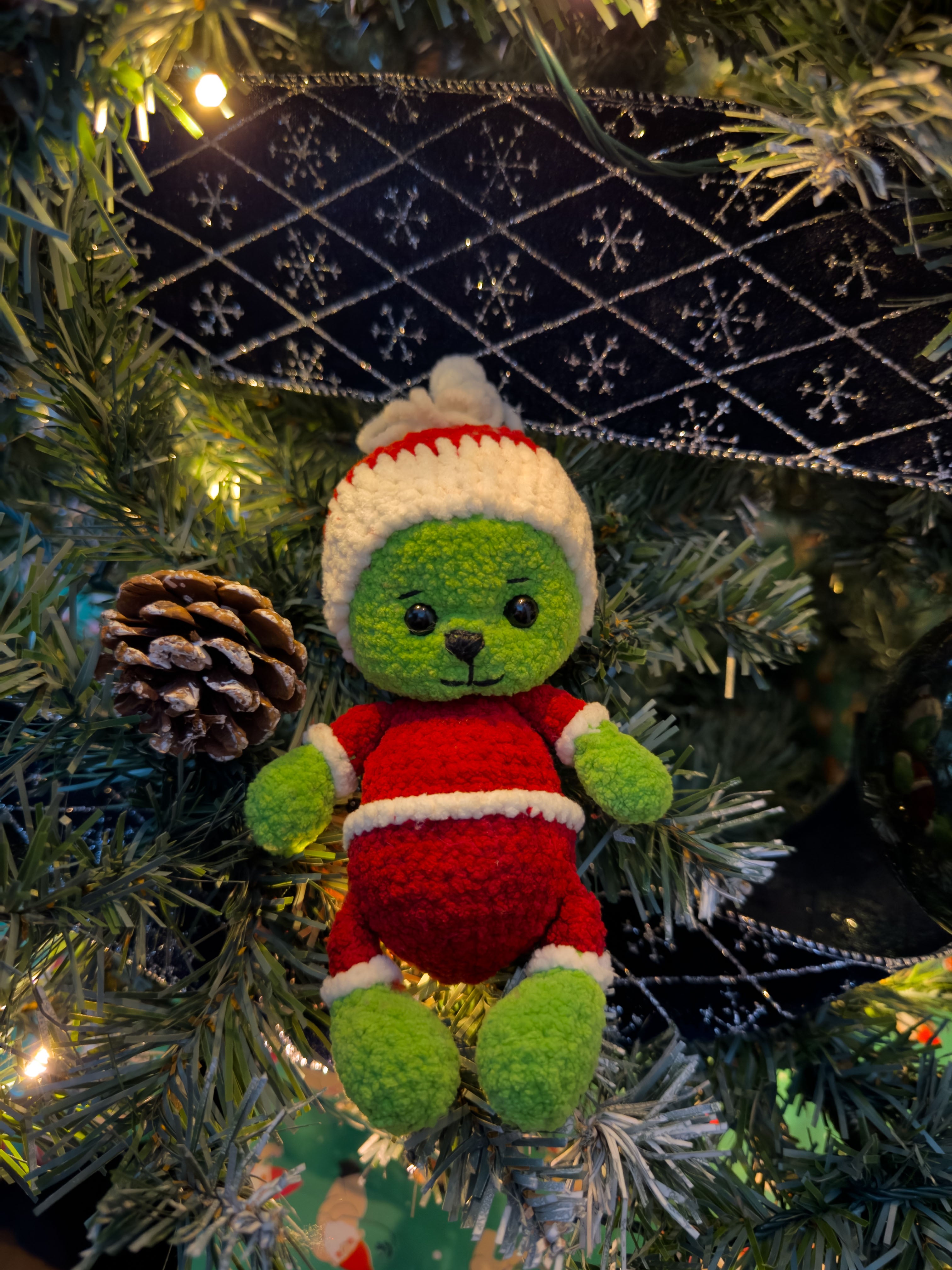 Handmade Grinch-Inspired Christmas Plush Ornament – Cute Crochet Holiday Decor Gift