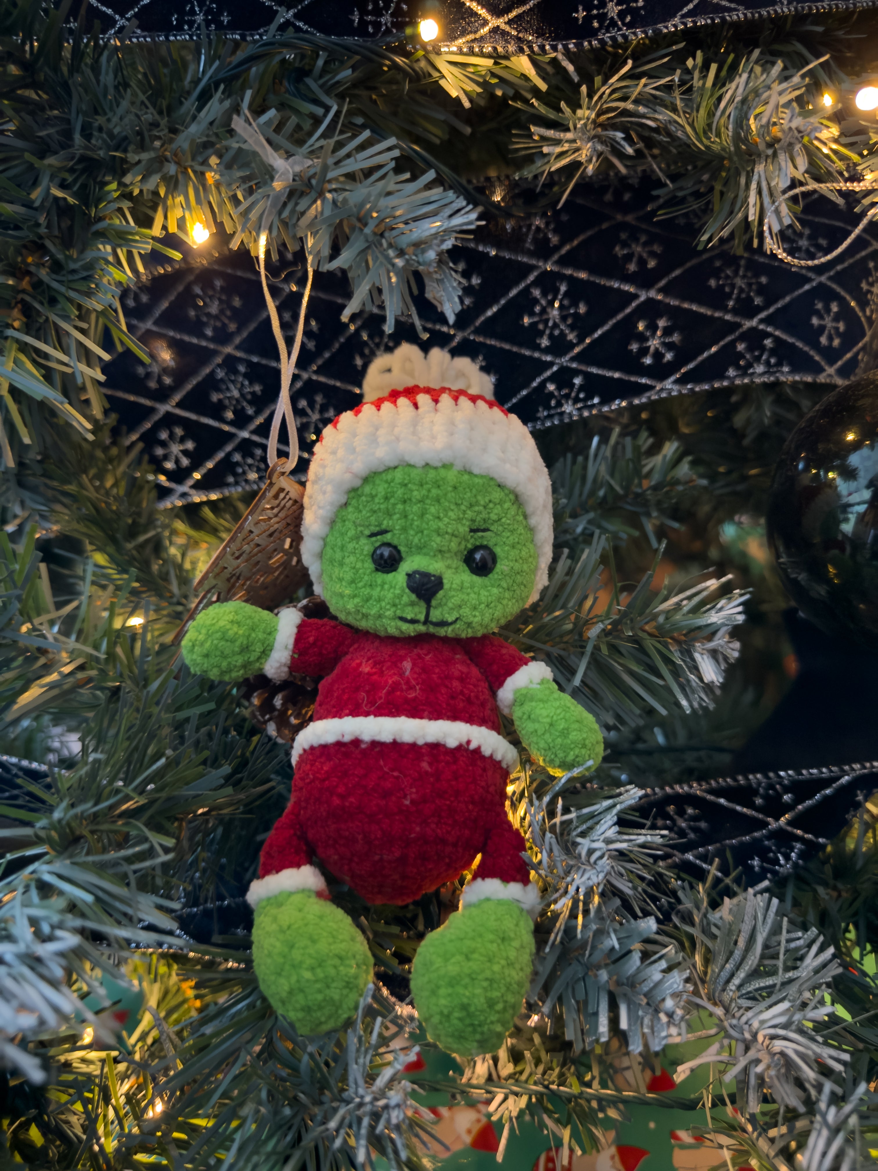 Handmade Grinch-Inspired Christmas Plush Ornament – Cute Crochet Holiday Decor Gift